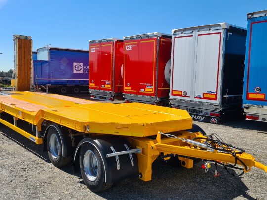 Przyczepy niskopodwoziowe z&nbsp;obrotnicą